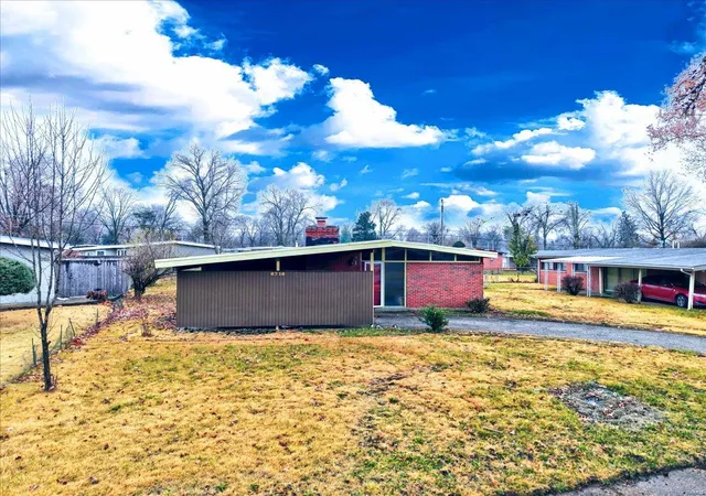 Photo 2 of Single family home for sale at 6716 St Olaf Dr, Saint Louis, MO 63134 | MLS# 24078562 | Listing updated on 2024-12-28
