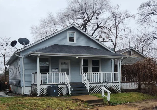 Photo 1 of Single family home for sale at 3860 Neosho St, Saint Louis, MO 63116 | MLS# 24078596 | Listing updated on 2025-03-18