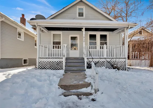 Photo 1 of Single family home for sale at 3860 Neosho St, Saint Louis, MO 63116 | MLS# 24078596 | Listing updated on 2025-03-18