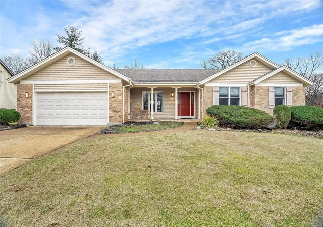 Photo 1 of Sale Pending at 16 Laurel Oaks Ct, Lake Saint Louis, MO 63367 | MLS# 24078661 | Listing updated on 2025-03-16