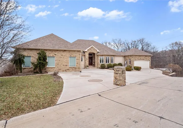 Photo 2 of Single family home for sale at 5 Willow Creek Ct, Saint Charles, MO 63304 | MLS# 24078672 | Listing updated on 2025-01-06