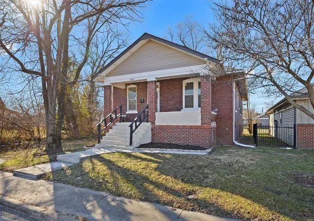 Photo 2 of Single family home for sale at 1404 Martin Luther King Dr, East Saint Louis, IL 62201 | MLS# 24078685 | Listing updated on 2024-12-29