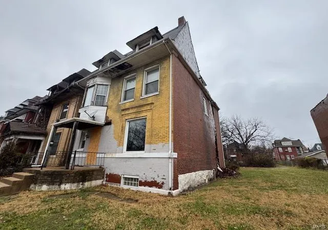 Photo 2 of Sale Pending at 5059 Cates Ave, Saint Louis, MO 63108 | MLS# 24078720 | Listing updated on 2025-03-17
