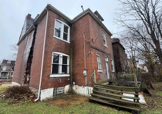 Photo 3 of Sale Pending at 5059 Cates Ave, Saint Louis, MO 63108 | MLS# 24078720 | Listing updated on 2025-03-17