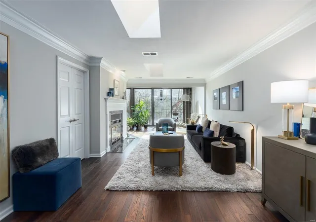 Photo 3 of Condo for sale at 4570 Laclede Ave #303, Saint Louis, MO 63108 | MLS# 24078741 | Listing updated on 2025-01-17