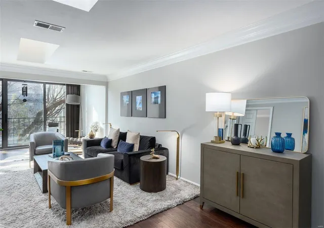 Photo 4 of Condo for sale at 4570 Laclede Ave #303, Saint Louis, MO 63108 | MLS# 24078741 | Listing updated on 2025-01-17