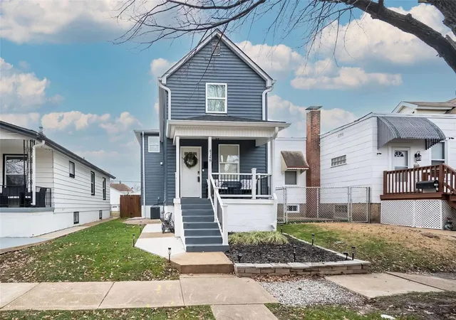 Photo 3 of Single family home for sale at 4148 Burgen Ave, Saint Louis, MO 63116 | MLS# 24078807 | Listing updated on 2025-03-19