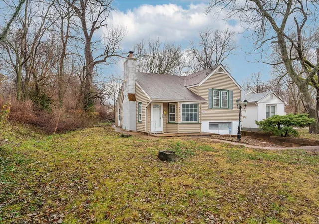 Photo 2 of Single family home for sale at 703 Cunniff Pl, Saint Louis, MO 63135 | MLS# 24078827 | Listing updated on 2025-01-02