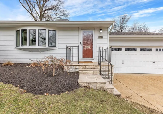 Photo 2 of Sale Pending at 1505 Bridle Rd, Saint Louis, MO 63119 | MLS# 24078859 | Listing updated on 2025-03-08