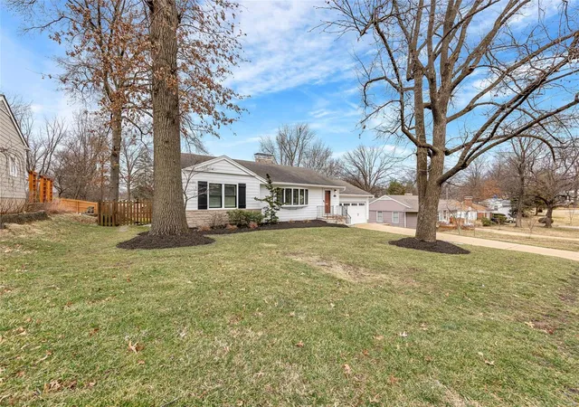 Photo 3 of Sale Pending at 1505 Bridle Rd, Saint Louis, MO 63119 | MLS# 24078859 | Listing updated on 2025-03-08