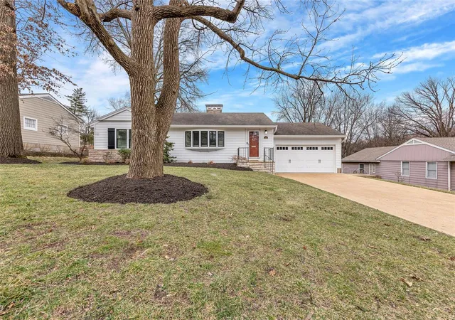 Photo 3 of Sale Pending at 1505 Bridle Rd, Saint Louis, MO 63119 | MLS# 24078859 | Listing updated on 2025-03-08