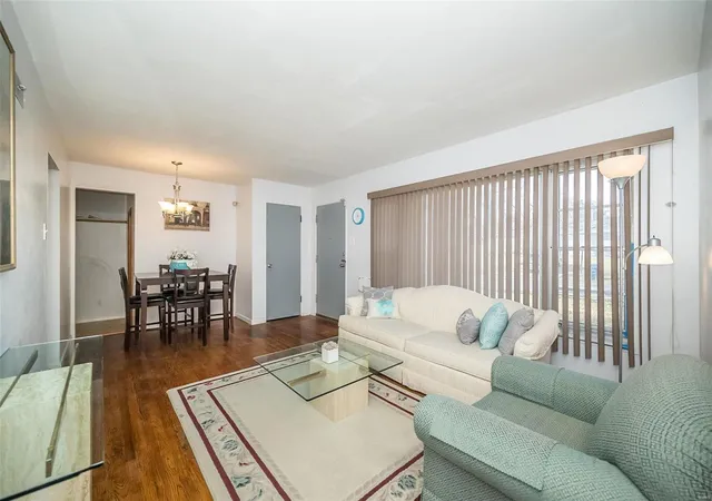 Photo 3 of Single family home for sale at 10144 Dellridge Ln, Saint Louis, MO 63136 | MLS# 24078876 | Listing updated on 2025-01-04