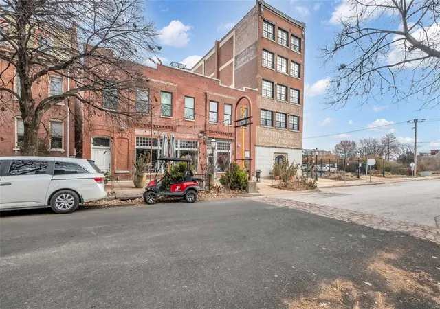 Listing Photo 3 - Condo for sale in building located at 1831 Sidney St, St. Louis, MO 63104 - Unit #J