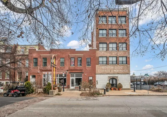 Listing Photo 4 - Condo for sale in building located at 1831 Sidney St, St. Louis, MO 63104 - Unit #J