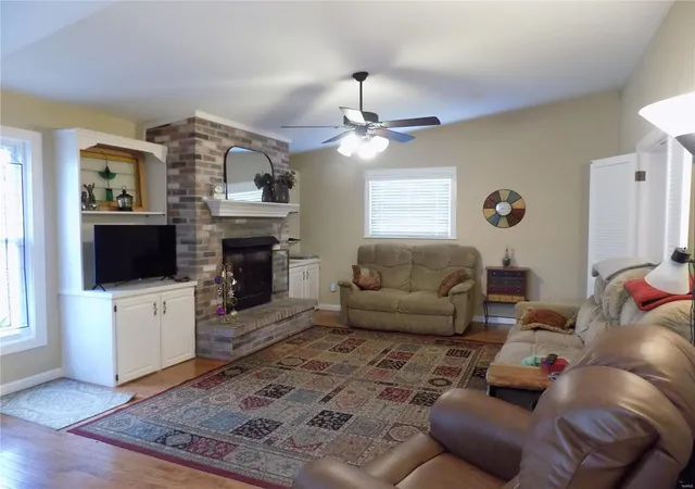 Photo 3 of Single family home for sale at 1030 Sylvan Pl, Saint Louis, MO 63122 | MLS# 24078973 | Listing updated on 2025-03-17