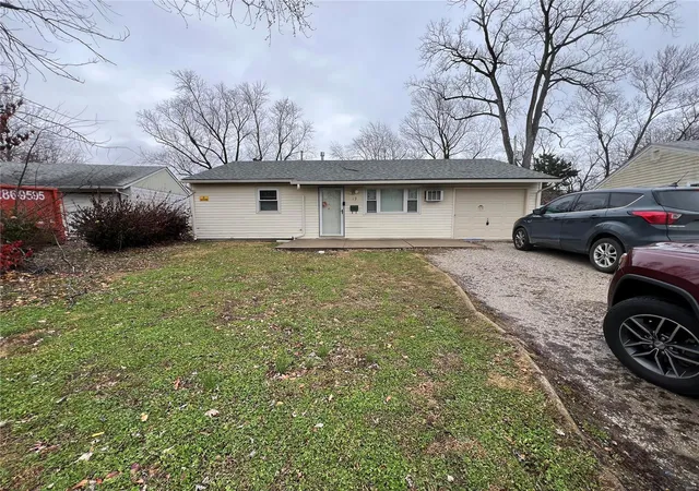 Photo 1 of Single family home for sale at 19 Saint Columba Dr, East Saint Louis, IL 62206 | MLS# 24079001 | Listing updated on 2025-01-02