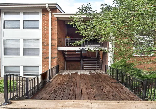 Photo 3 of Condo for sale at 1934 Greenpoint Dr #304, Saint Louis, MO 63122 | MLS# 25000038 | Listing updated on 2025-03-10