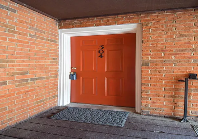 Listing Photo 4 - Condo for sale in building located at 1934 Greenpoint Dr, Kirkwood, MO 63122 - Unit #304