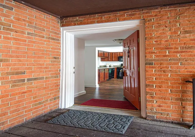 Listing Photo 5 - Condo for sale in building located at 1934 Greenpoint Dr, Kirkwood, MO 63122 - Unit #304