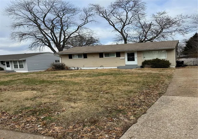 Photo 1 of Single family home for sale at 139 Grampian Rd, Saint Louis, MO 63137 | MLS# 25000103 | Listing updated on 2025-01-06