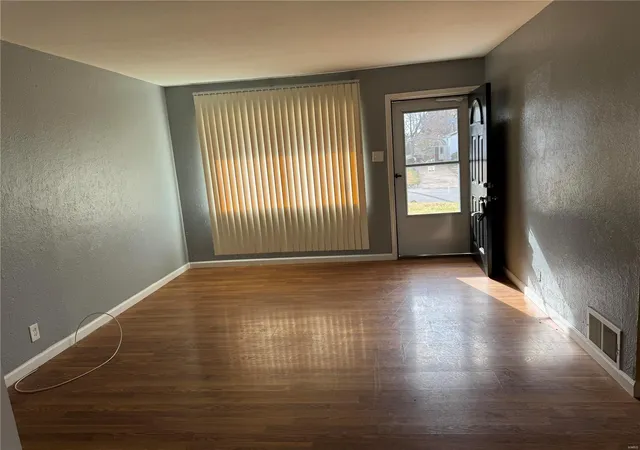 Photo 2 of Single family home for sale at 139 Grampian Rd, Saint Louis, MO 63137 | MLS# 25000103 | Listing updated on 2025-01-06