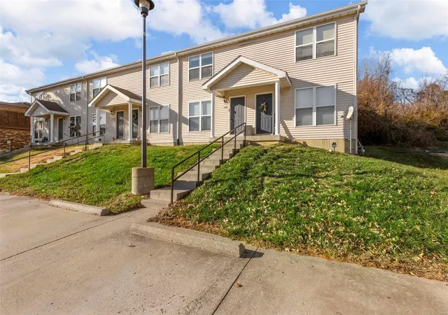 Photo 2 of Townhouse for sale at 1443 Alberta Dr, Saint Charles, MO 63303 | MLS# 25000189 | Listing updated on 2025-01-02