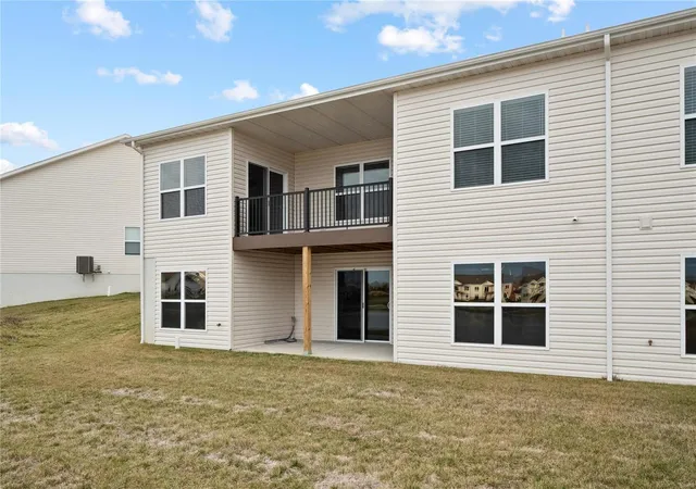 3rd image of 704 Applewood Creek Dr, Fairview Heights, IL 62208 | MLS# 25000192