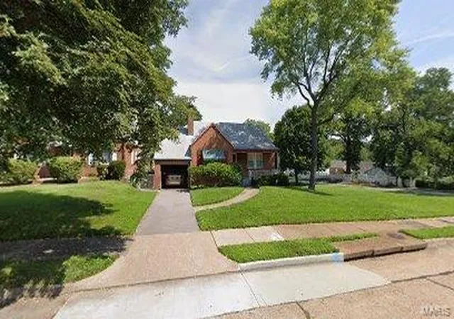 Photo 1 of Sale Pending at 7601 Hawthorne Pl, Saint Louis, MO 63130 | MLS# 25000203 | Listing updated on 2025-01-08