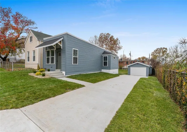 Photo 2 of Sale Pending at 819 Regina Ave, Saint Louis, MO 63125 | MLS# 25000209 | Listing updated on 2025-03-17