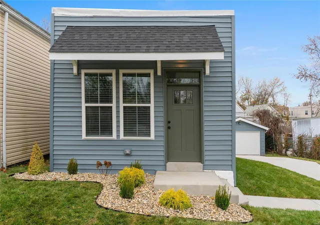 Photo 3 of Sale Pending at 819 Regina Ave, Saint Louis, MO 63125 | MLS# 25000209 | Listing updated on 2025-03-17