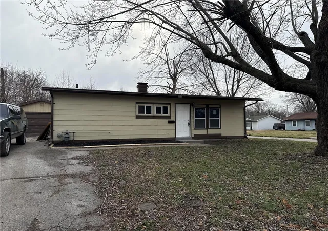 1st image of 142 St Robert Dr, East Saint Louis, IL 62206 | MLS# 25000270