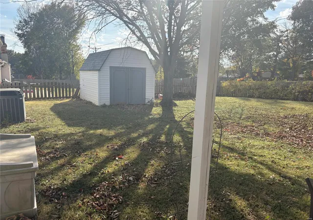 Photo 4 of Single family home for sale at 208 Universal Dr, Saint Peters, MO 63376 | MLS# 25000299 | Listing updated on 2025-01-03