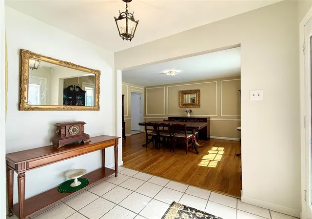 Photo 2 of Single family home for sale at 12679 Villa Hill Ln, Saint Louis, MO 63141 | MLS# 25000314 | Listing updated on 2025-01-30