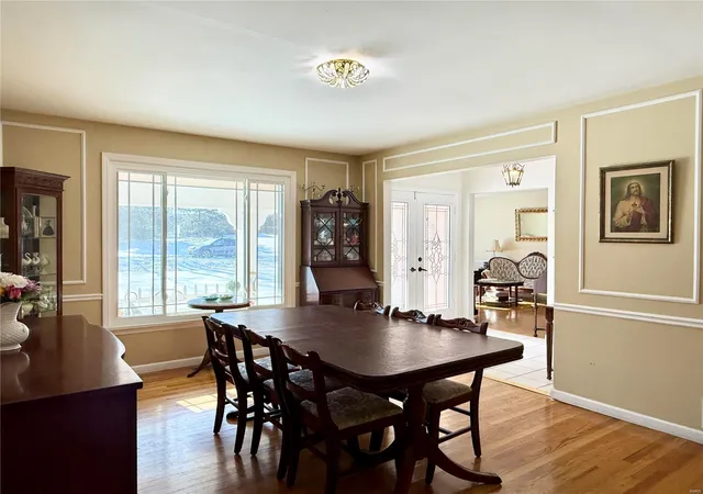 Photo 4 of Single family home for sale at 12679 Villa Hill Ln, Saint Louis, MO 63141 | MLS# 25000314 | Listing updated on 2025-01-30