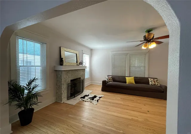 Photo 4 of Single family home for sale at 903 Kinzer St, Poplar Bluff, MO 63901 | MLS# 25000328 | Listing updated on 2025-01-05