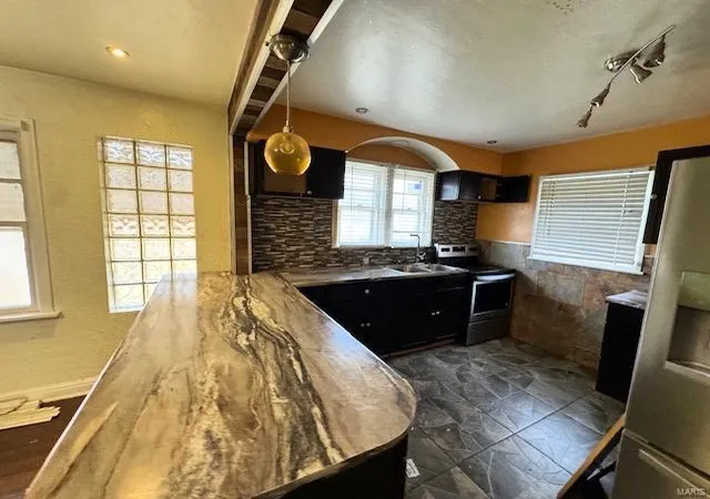 Photo 3 of Single family home for sale at 10021 Sheldon Dr, Saint Louis, MO 63137 | MLS# 25000337 | Listing updated on 2025-03-18