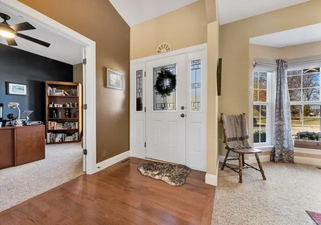 Photo 2 of Single family home for sale at 620 Wyndview Dr, Lake Saint Louis, MO 63367 | MLS# 25000365 | Listing updated on 2025-02-27