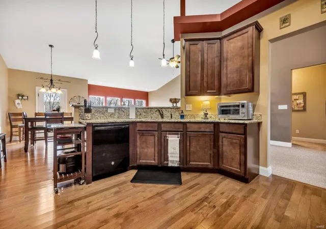 Photo 3 of Single family home for sale at 620 Wyndview Dr, Lake Saint Louis, MO 63367 | MLS# 25000365 | Listing updated on 2025-02-27