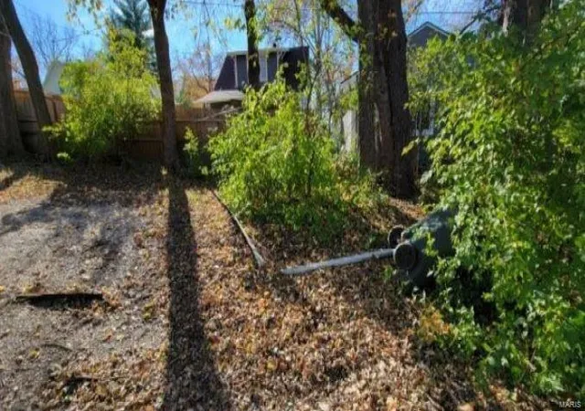 Photo 3 of Single family home for sale at 8715 E Roberts St, Independence, MO 64053 | MLS# 25000378 | Listing updated on 2025-01-03