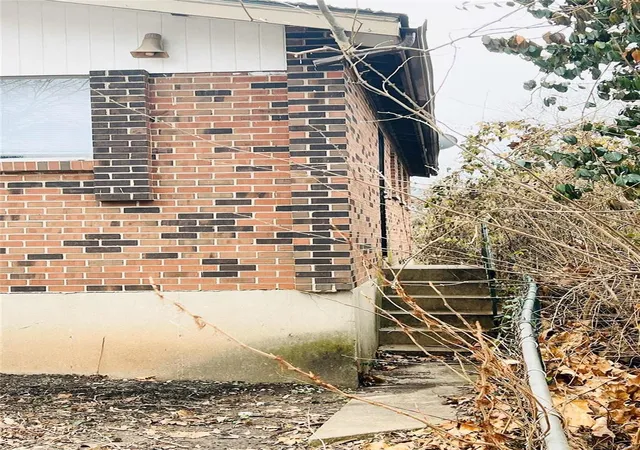 Photo 3 of Single family home for sale at 4610 Lexington Ave, Saint Louis, MO 63115 | MLS# 25000391 | Listing updated on 2025-01-03