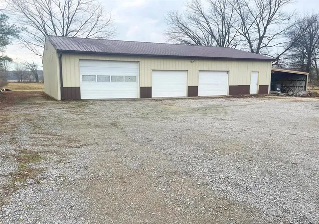 Photo 2 of Single family home for sale at 9667 State Hwy 25 S, Dexter, MO 63841 | MLS# 25000421 | Listing updated on 2025-01-03
