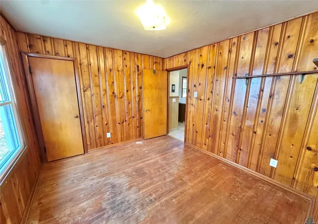 Photo 3 of Single family home for sale at 8847 Kathlyn Dr, Saint Louis, MO 63134 | MLS# 25000447 | Listing updated on 2025-01-05