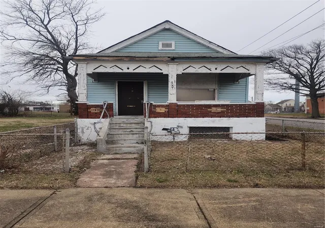 Photo 1 of Single family home for sale at 4001 Saint Ferdinand Ave, Saint Louis, MO 63113 | MLS# 25000467 | Listing updated on 2025-01-03