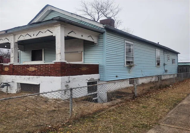 Photo 3 of Single family home for sale at 4001 Saint Ferdinand Ave, Saint Louis, MO 63113 | MLS# 25000467 | Listing updated on 2025-01-03