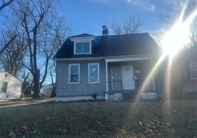 Photo 1 of Single family home for sale at 6728 Robbins Ave, Saint Louis, MO 63133 | MLS# 25000470 | Listing updated on 2025-01-07