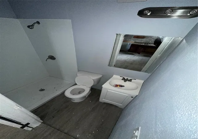 Photo 2 of Single family home for sale at 6728 Robbins Ave, Saint Louis, MO 63133 | MLS# 25000470 | Listing updated on 2025-01-07