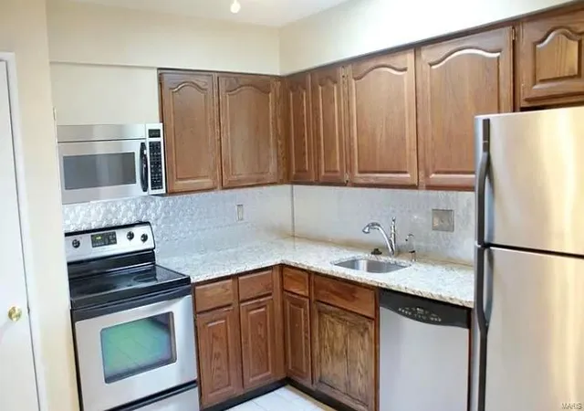 Photo 2 of Condo for sale at 4355 Maryland Ave #412, Saint Louis, MO 63108 | MLS# 25000484 | Listing updated on 2025-01-04