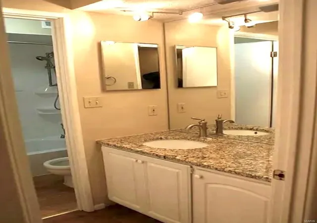 Photo 4 of Condo for sale at 4355 Maryland Ave #412, Saint Louis, MO 63108 | MLS# 25000484 | Listing updated on 2025-01-04
