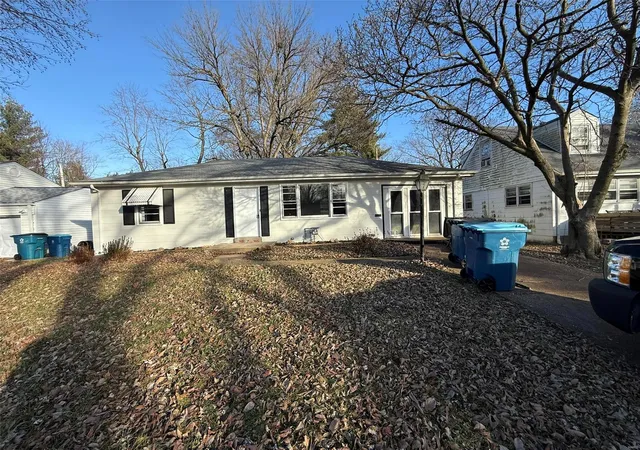 Photo 1 of Single family home for sale at 29 Godfrey Ln, Saint Louis, MO 63135 | MLS# 25000501 | Listing updated on 2025-01-07