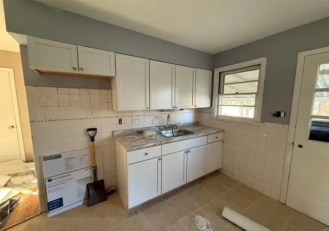 Photo 2 of Single family home for sale at 29 Godfrey Ln, Saint Louis, MO 63135 | MLS# 25000501 | Listing updated on 2025-01-07
